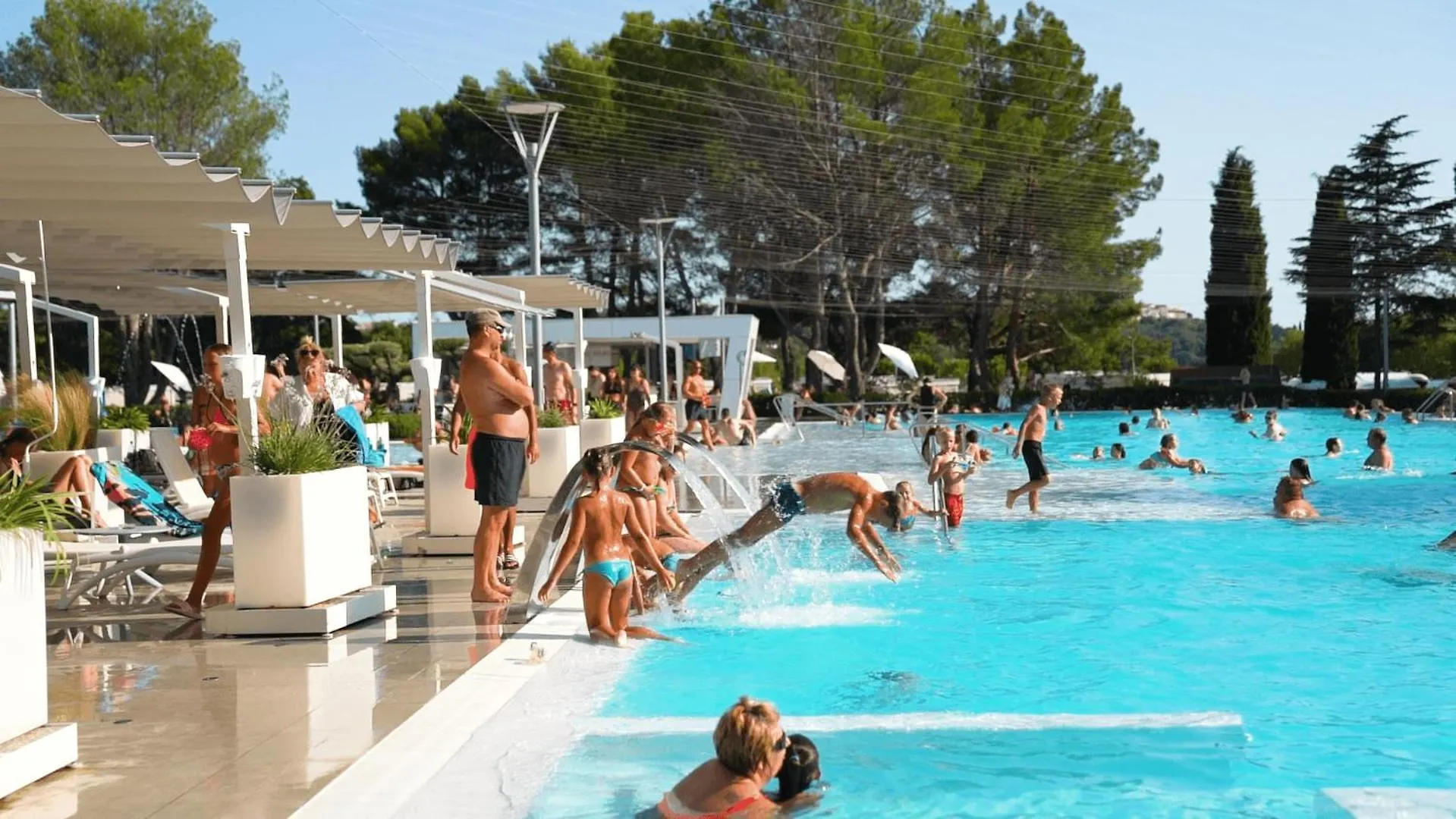 Easyatent Camping Valkanela Vrsar 4*,