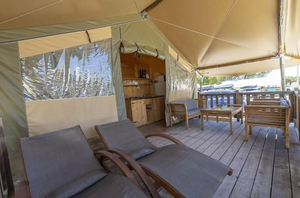 **** Vakantiepark Easyatent Camping Valkanela Vrsar Kroatië