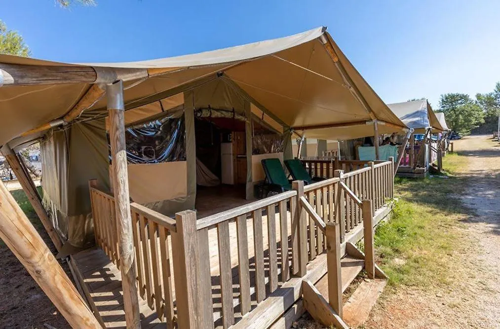 Easyatent Camping Valkanela Vrsar 4*,