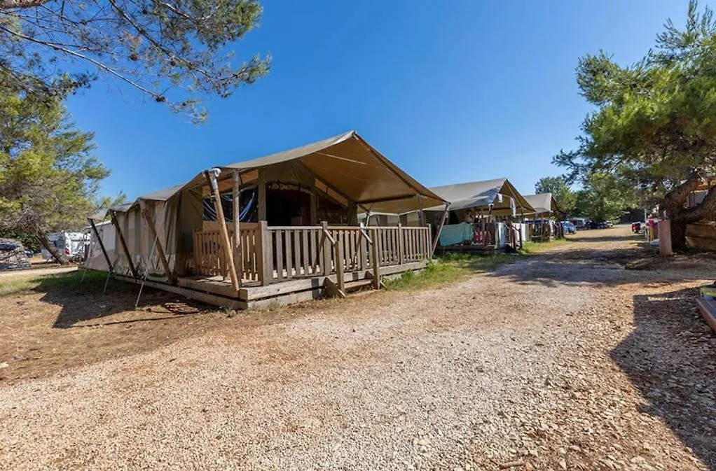 Easyatent Camping Valkanela Vrsar 4*,