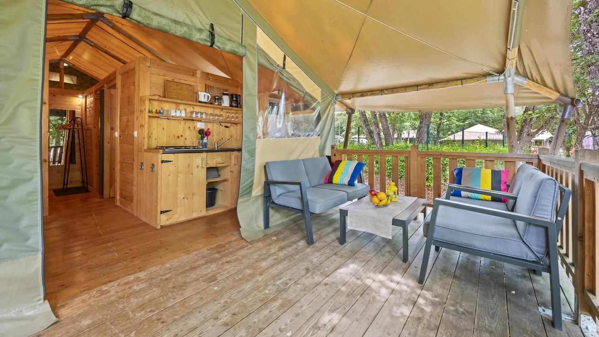 Easyatent Camping Valkanela 弗尔萨尔 假日公园