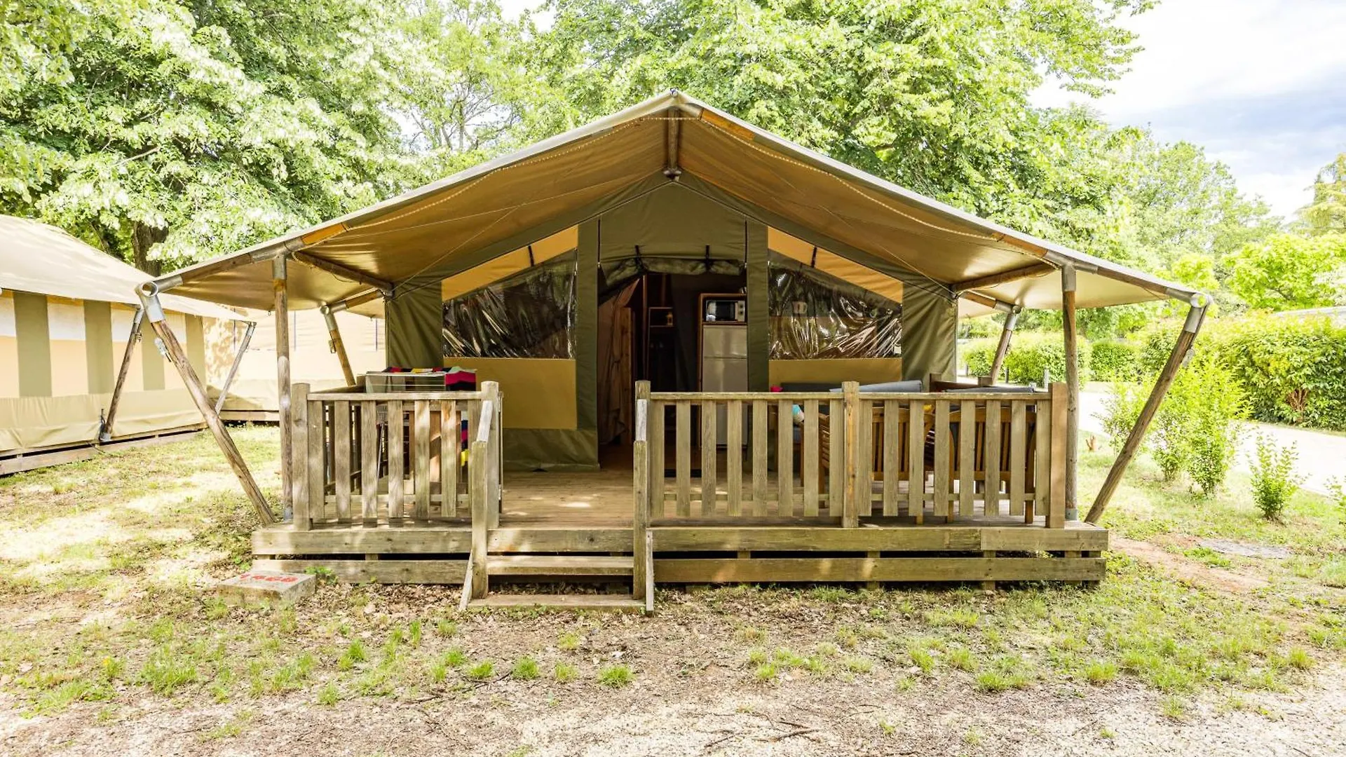 Easyatent Camping Valkanela 弗尔萨尔