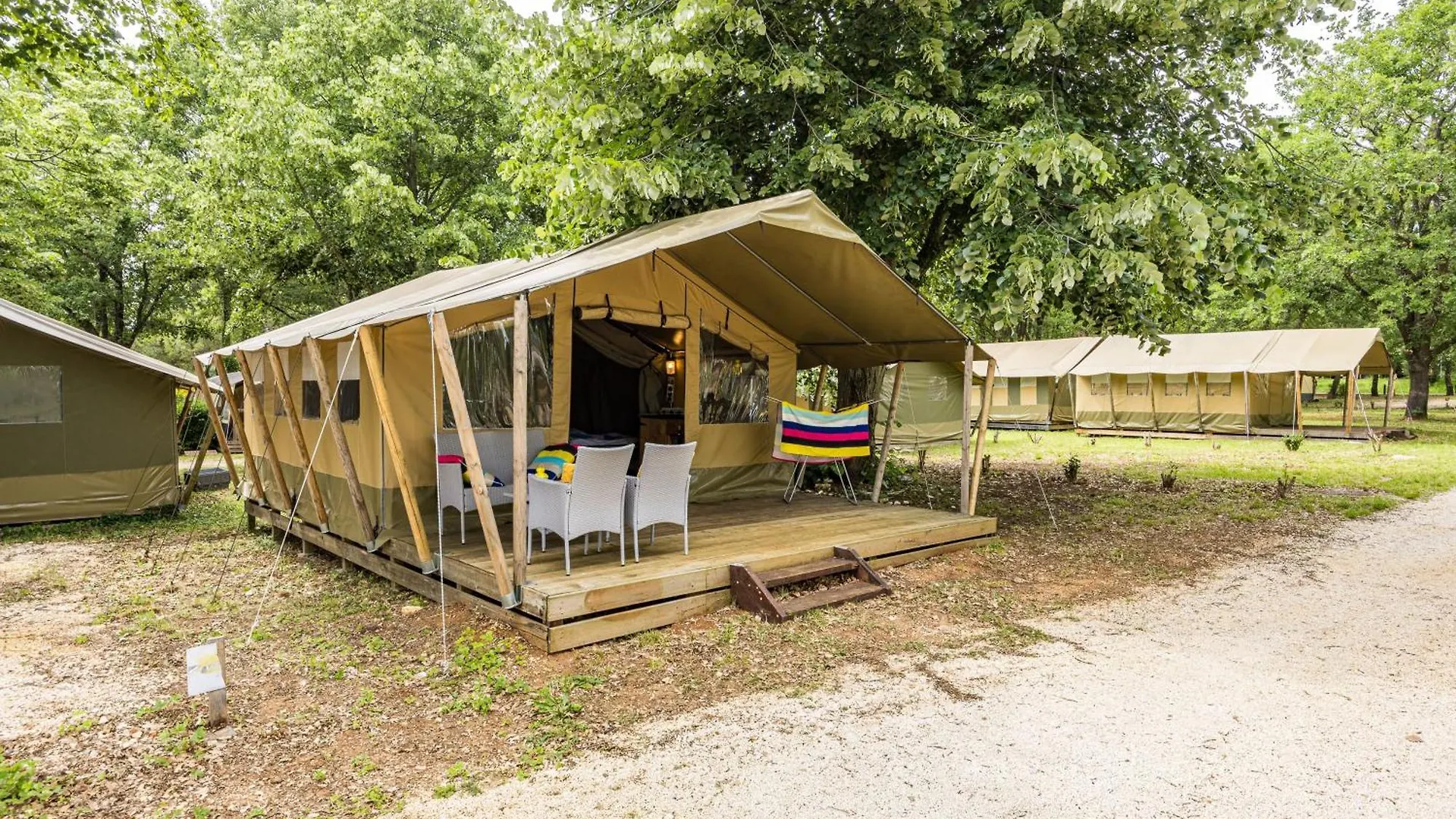 假日公园 Easyatent Camping Valkanela 弗尔萨尔