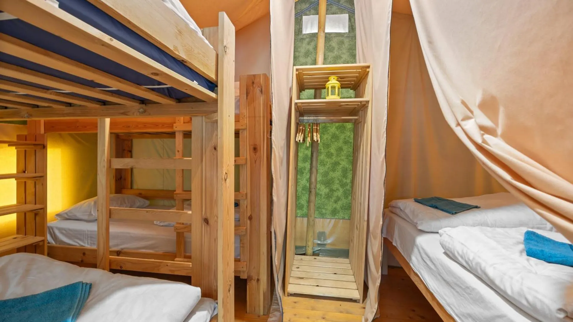 假日公园 Easyatent Camping Valkanela 弗尔萨尔